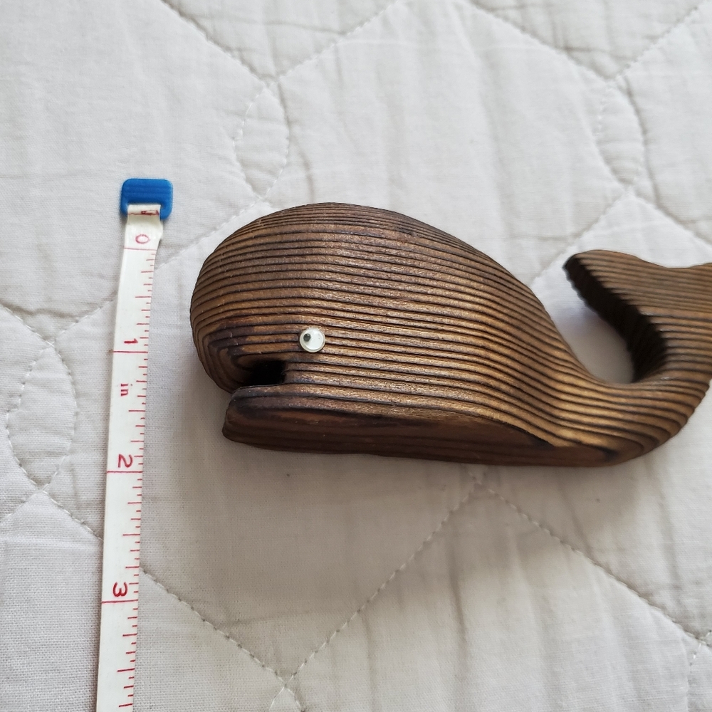 🔸️SOLD🔸️Wooden carved whale - Picture 3 of 4
